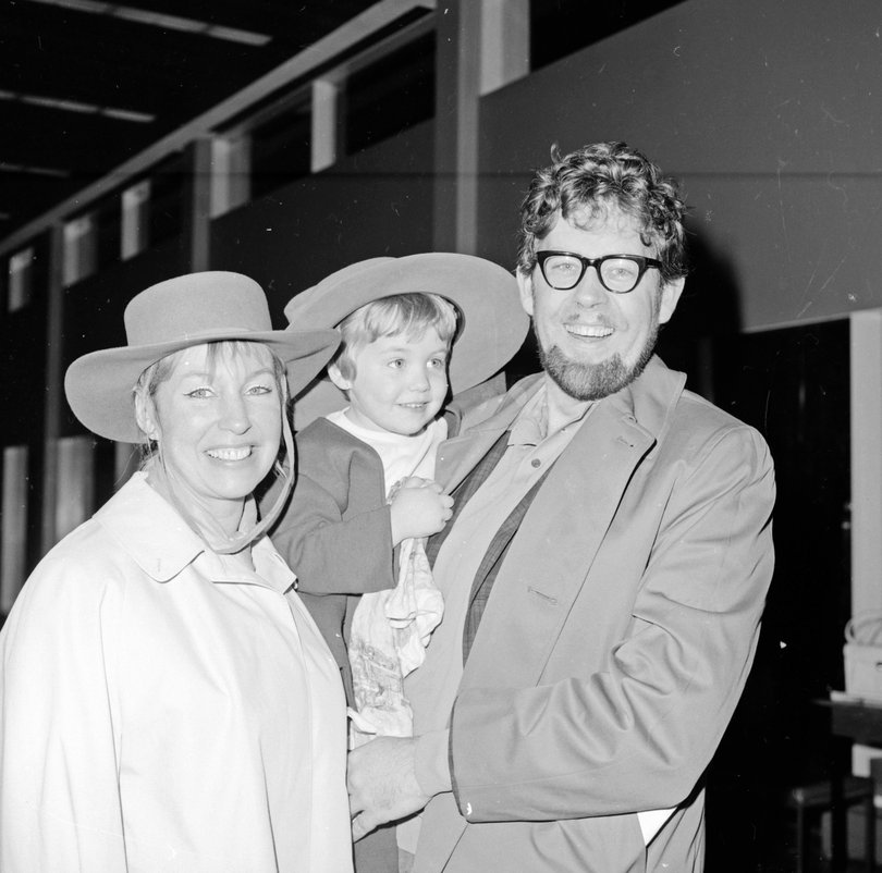 Rolf Harris and Alwen Hughes with daughter Bindi.