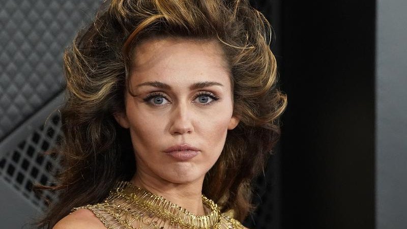 Miley Cyrus says she experienced a ‘traumatic’ health scare during a major New Year’s Eve performance.
