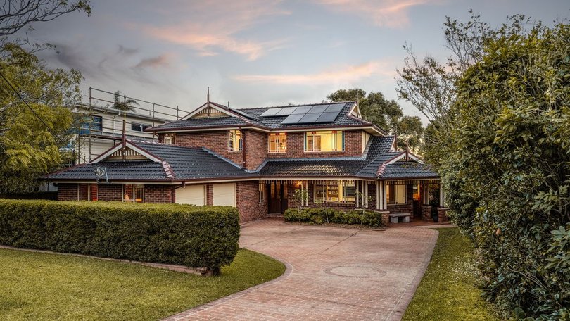 42 Parkes Street, Helensburgh was sold at auction.
