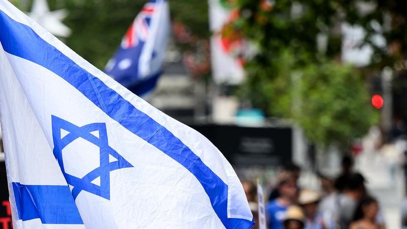 One ex-minister says Australia needs to be prepared to place sanctions against Israel's government.
