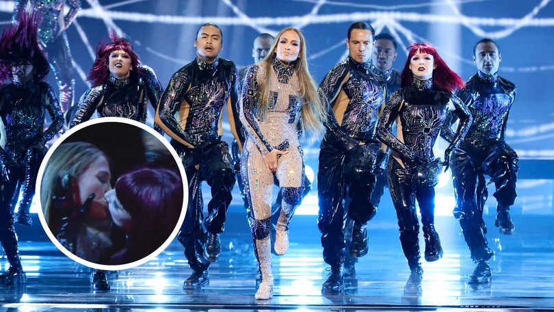 Ten years on from her last American Music Awards hosting gig, pop icon Jennifer Lopez brought her own temperature gauge to the Fontainebleau Las Vegas hotel as she reminded fans she’s still one of the hottest live acts in the music industry.