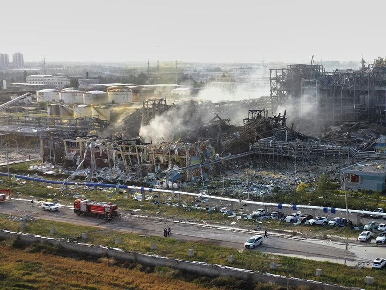 More than 200 emergency workers attended the scene of a blast at a chemical plant in east China. 