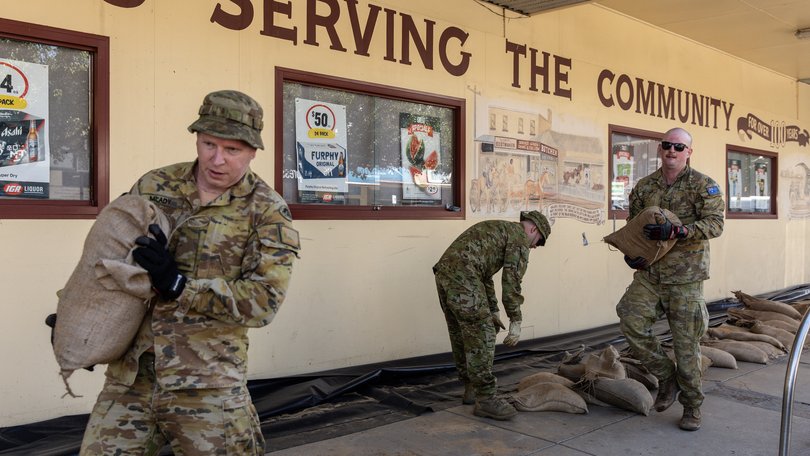 ADF personnel clean up after flooding in Rochester in 2004