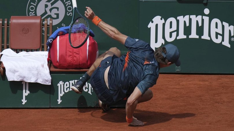 Alex De Minaur has been sent crashing out of the French Open by Alexander Bublik. (AP PHOTO)