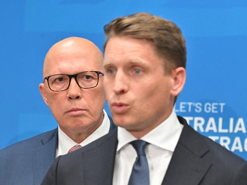 Andrew Hastie (front), Peter Dutton (back).