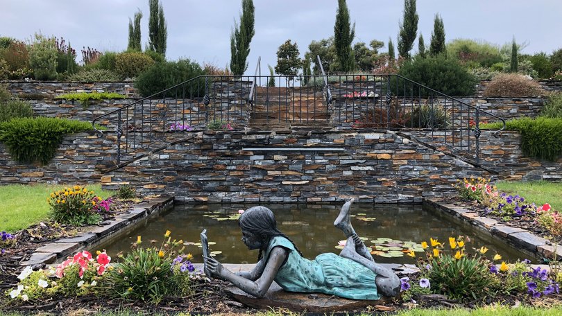 Melissa King visits Panorama Garden Estate for Better Homes and Gardens.