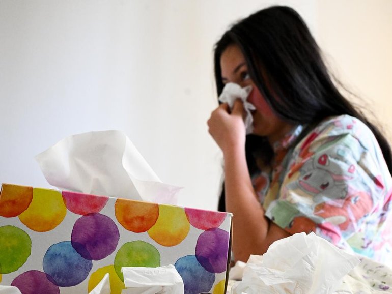 Australians have been urged to get flu and COVID-19 booster shots as winter sets in. (Lukas Coch/AAP PHOTOS)