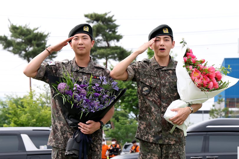 RM and v salute after being discharged.