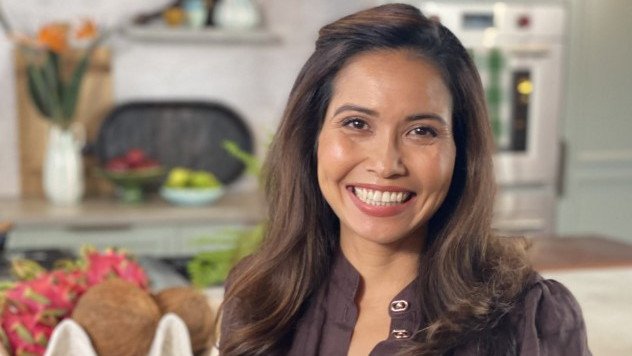 This week Clarissa Feildel goes Szechuan and Colin Fassnidge shares a lamb recipe.