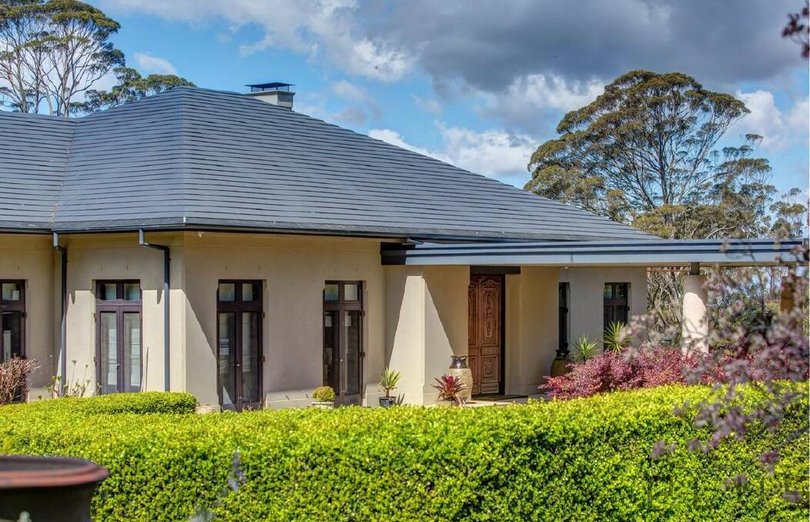 The house was built in 2005 on the estate in the tiny Blue Mountains town.