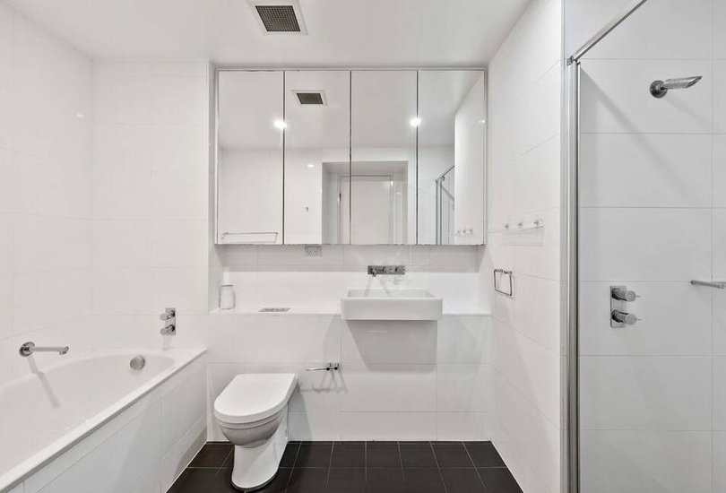 The ensuite.