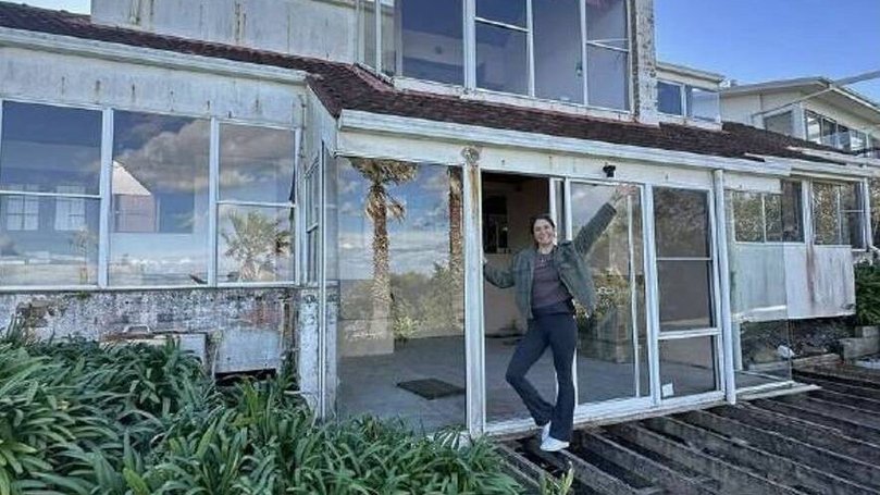 Laura Byrne at the couple's new home in Ulladulla. Pic: Instagram.