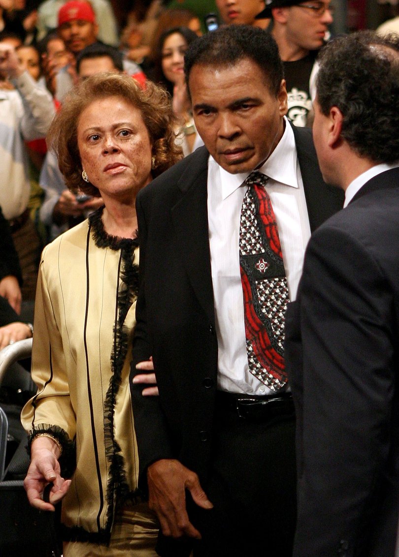 Muhammad Ali and his wife, Lonnie, attend their daughter, Laila Ali's WBC Super Middleweight Championship bout against Shelley Burton in 2006.