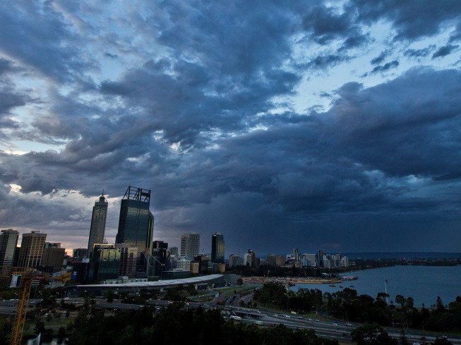 Storm clouds approaching Perth (2014).
