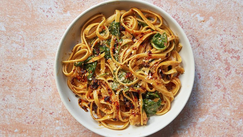 Genevieve Ko’s classic fettuccine Alfredo with crispy chilli oil. Fettuccine Alfredo is the ideal pasta canvas for the firecracker crunch of crispy chilli oil. Food Stylist: Hadas Smirnoff. (Kate Sears/The New York Times)