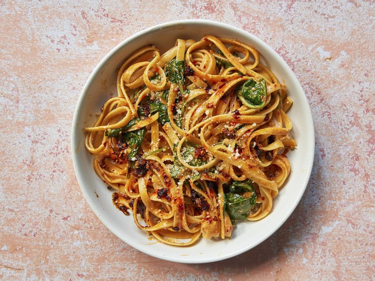 Genevieve Ko’s classic fettuccine Alfredo with crispy chilli oil. Fettuccine Alfredo is the ideal pasta canvas for the firecracker crunch of crispy chilli oil. Food Stylist: Hadas Smirnoff. (Kate Sears/The New York Times)