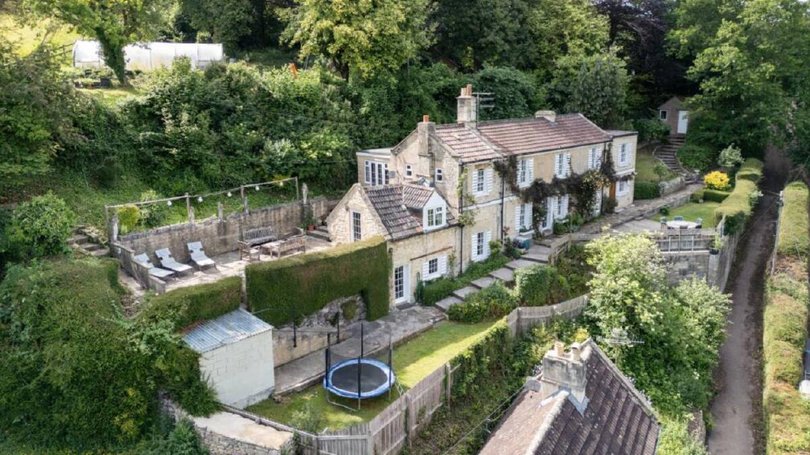 This period home in the picturesque Cotswolds offers an abundance of natural beauty.