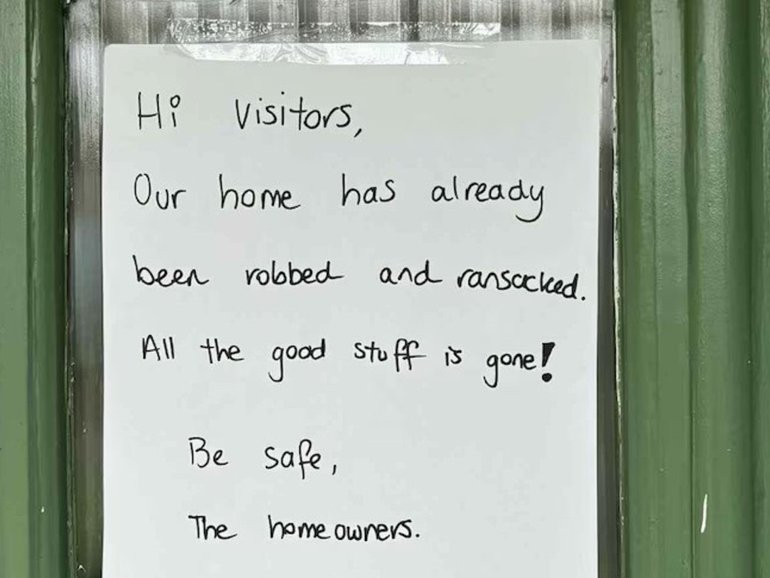 The note plastered on the front of the home. Supplied