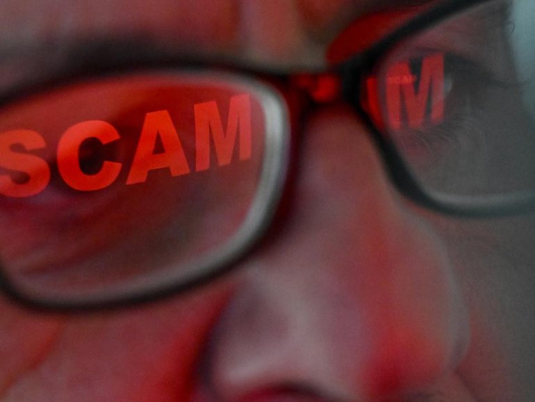 Experts say the details stolen in the cyber attack could make Qantas customers vulnerable to scams. (Lukas Coch/AAP PHOTOS)