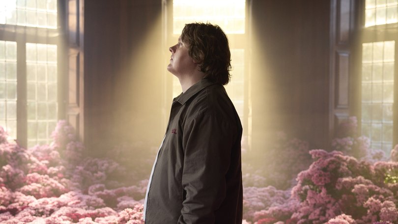 Scottish singing sensation Lewis Capaldi has announced he’ll be returning to Australian shores this December for his first national performances since 2020.