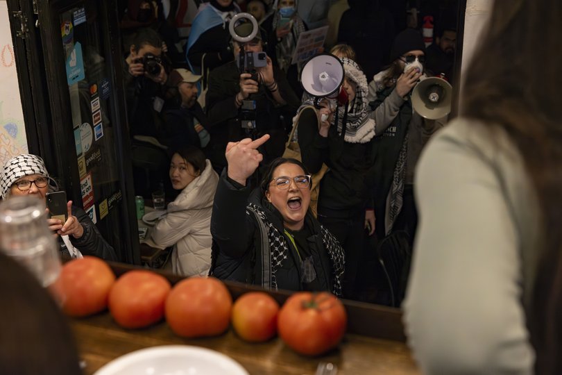 Anti-Israeli protesters outside Israeli restaurant Miznon on Hardware Lane in Melbourne.