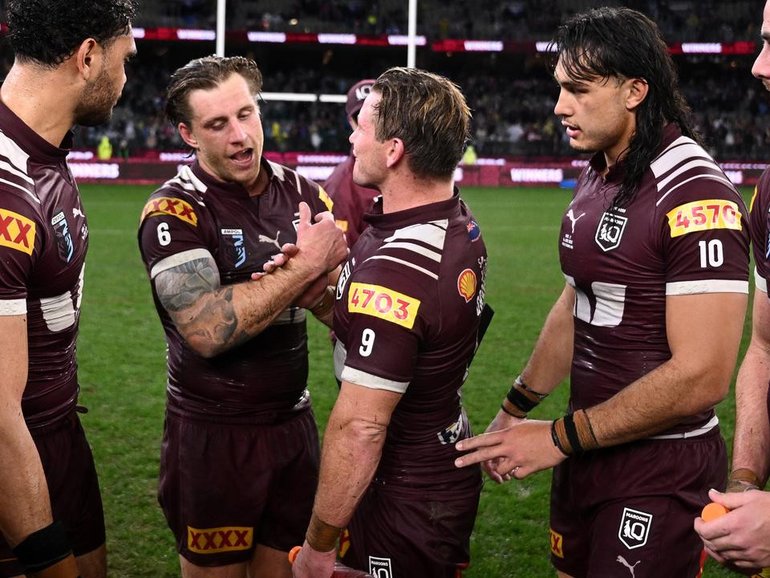 Queensland players have vowed to support Cameron Munster (second left) after his father's death. (Dan Himbrechts/AAP PHOTOS)