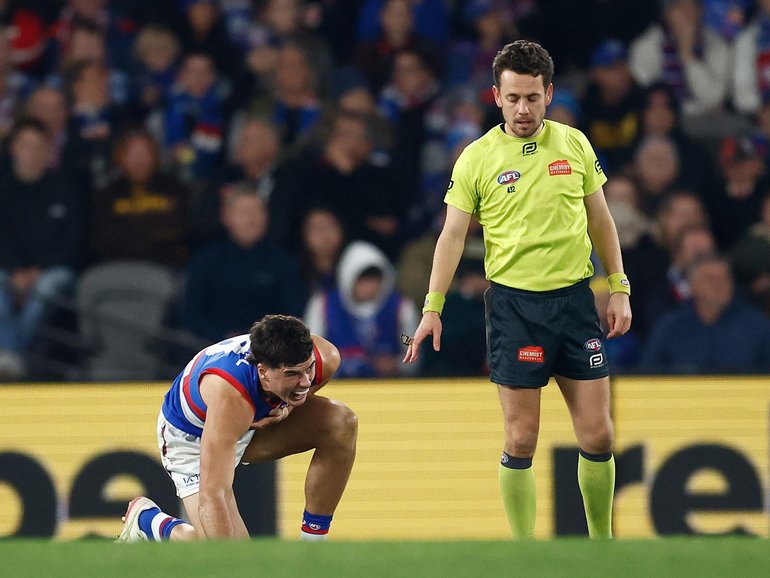 The umpire stops play as James O'Donnell of the Bulldogs recovers.