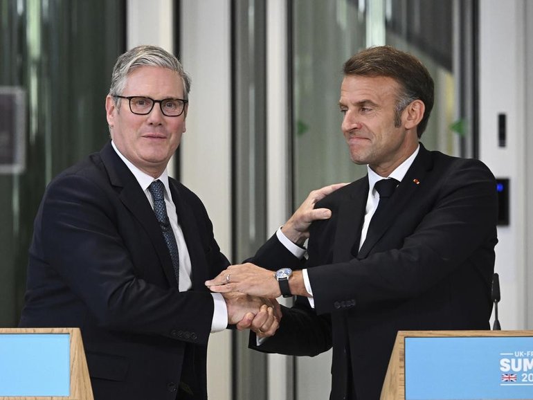 UK Prime Minister Keir Starmer and French President Emmanuel Macron backed a migrant return deal. (AP PHOTO)