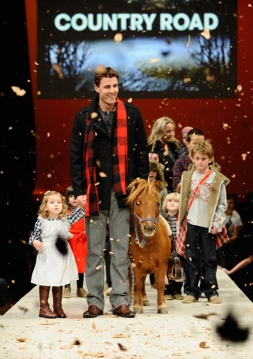 Country Road has shut down a number of stores amid plummeting sales.