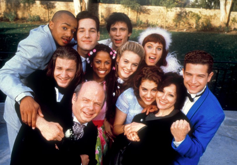 Amy Heckerling (second from the right, front) with the Clueless cast.