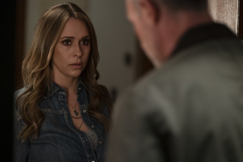 Jennifer Love Hewitt and Freddie Prinze Jr. in the 2025 I Know What You Did Last Summer.