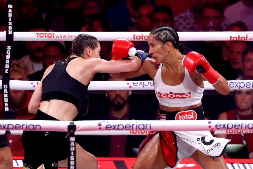 Katie Taylor (black/gold trunks) fights Amanda Serrano (white/red trunks) for the Undisputed Super Lightweight Title.