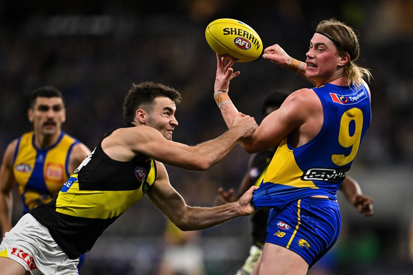 PERTH, AUSTRALIA - JULY 19: Harley Reid of the Eagles handpasses the ball during the 2025 AFL Round 19 match between the West Coast Eagles and the Richmond Tigers at Optus Stadium on July 19, 2025 in Perth, Australia. (Photo by Daniel Carson/AFL Photos)