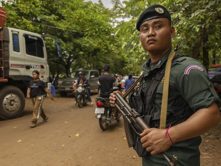 Cambodia and Thailand have agreed to hold talks in Malaysia in an attempt to negotiate an end to a conflict that has lasted four days.