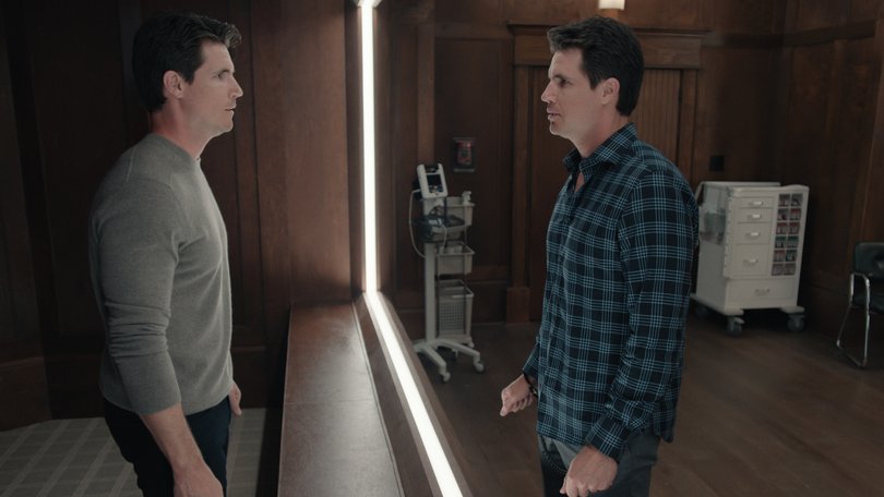 Robbie Amell in Upload season four.