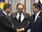 Cambodian Prime Minister Hun Manet and Thai Prime Minister Phumtham Wechayachai have agreed to an immediate ceasefire. (AP PHOTO)