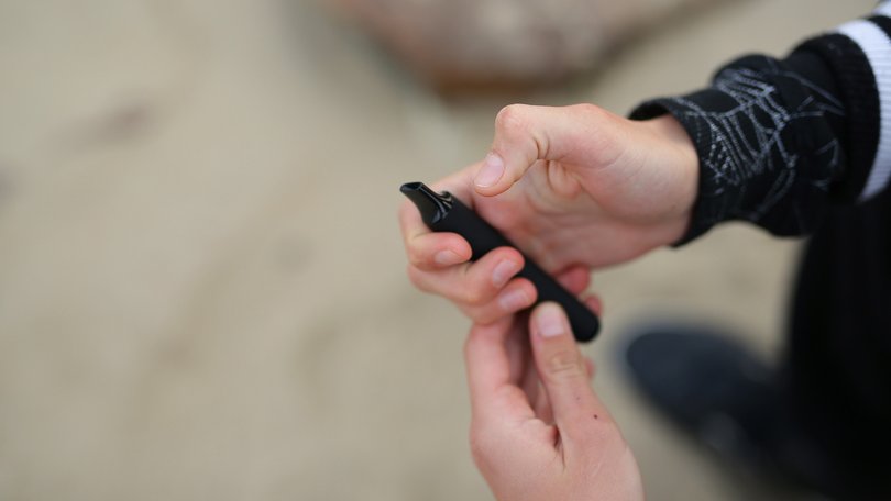The Albanese Government says it has had a win in the fight to tackle vaping amongst school students while also urging WA to step up its fight against illegal suppliers. 