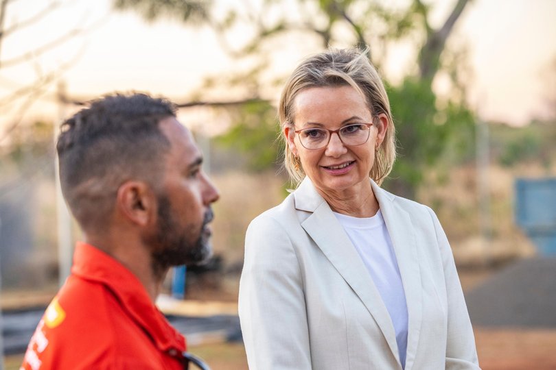 Sussan Ley chats to Strongman program co-ordinator Jason Davern.