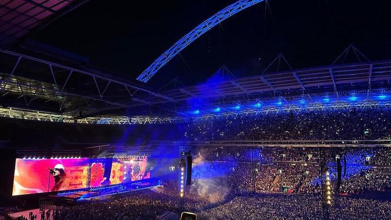 Tragedy Strikes: Oasis Fan Falls to His Death at Wembley Concert!