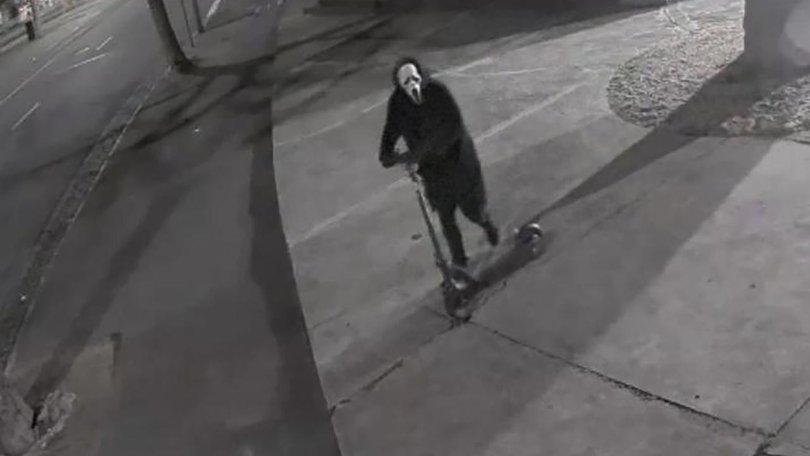 Police have released security footage of a man who has allegedly spray-painted a synagogue.