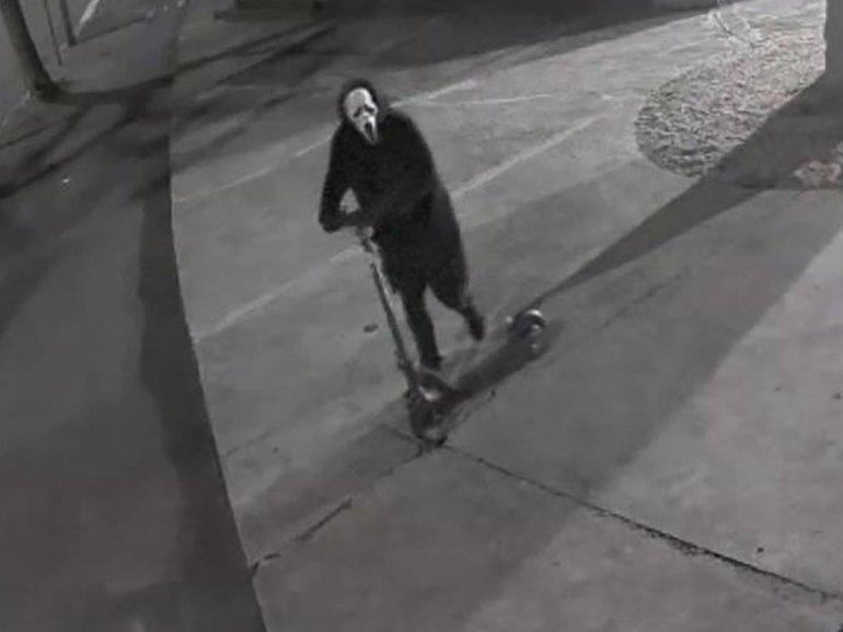 Police have released security footage of a man who has allegedly spray-painted a synagogue.