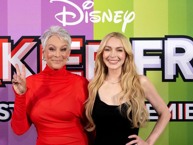 Jamie Lee Curtis and Lindsay Lohan have hit the red carpet for Sydney's Freakier Friday premiere. (Steven Markham/AAP PHOTOS)