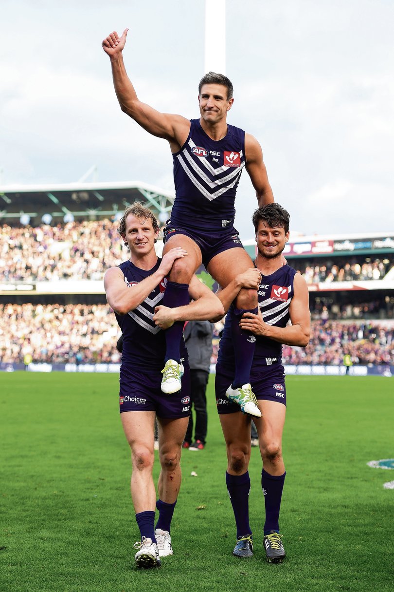 Matthew Pavlich is chaired off by David Mundy and Alex Silvagni of the Dockers from his last game for Fremantle in 2016.