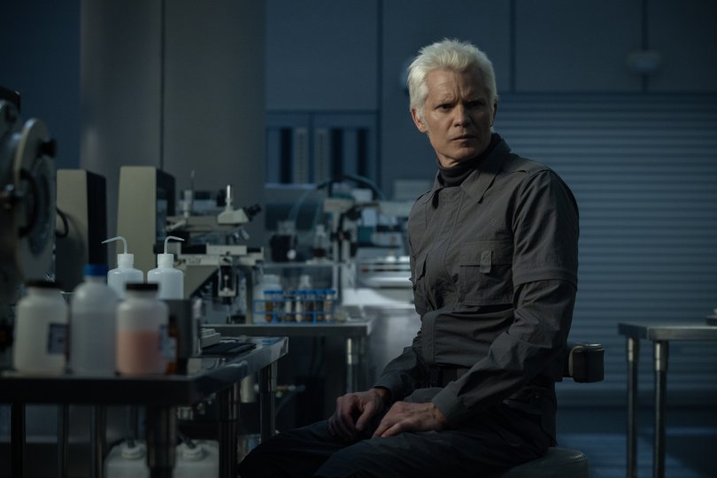 Timothy Olyphant as Kirsh, a synthetic.