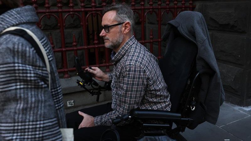 Mark Ludbrook, who uses a wheelchair, walked for 90 minutes before killing a friend, a jury heard.