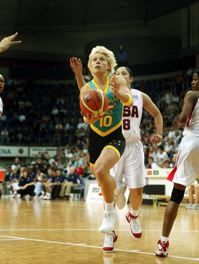 Erin Phillips playing for Australia in 2006.