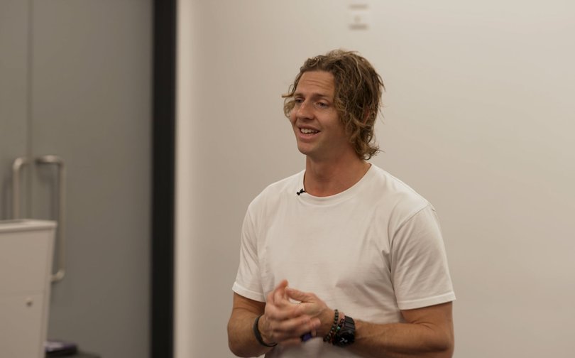 Dockers player Nat Fyfe announces his retirement to teammates.
