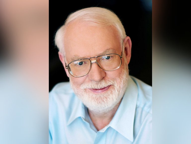 David Stratton dies aged 85.