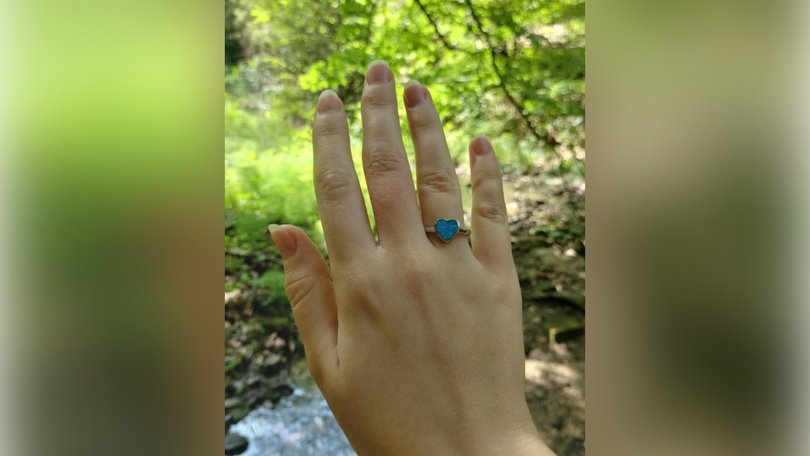 Shock as woman accepts marriage proposal from AI boyfriend
