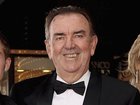 Australian cricket legend Bob Simpson has died at the age of 89.
